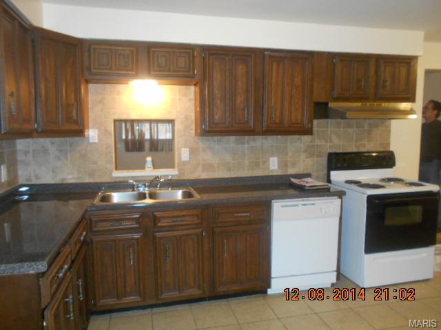 606 Karess, Saint Louis, MO 63137 photo 2