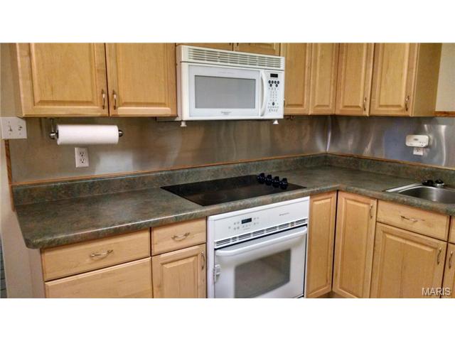 136 Timka, Ballwin, MO 63011 photo 9