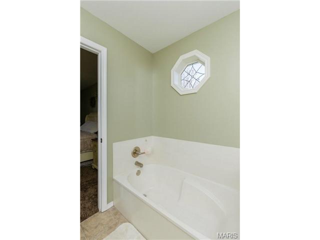 1028 Delmar Dr, O'fallon, MO 63366 photo 14