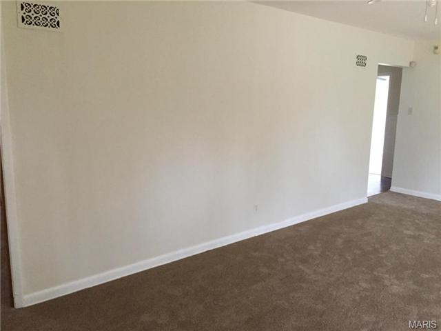 9471 Yorktown Dr, Saint Louis, MO 63137 photo 4