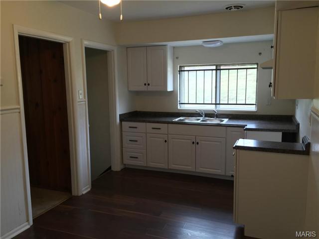 9471 Yorktown Dr, Saint Louis, MO 63137 photo 6