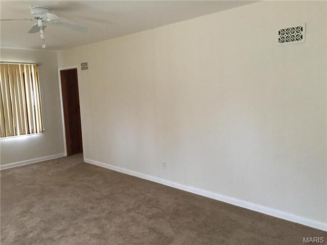 9471 Yorktown Dr, Saint Louis, MO 63137 photo 3