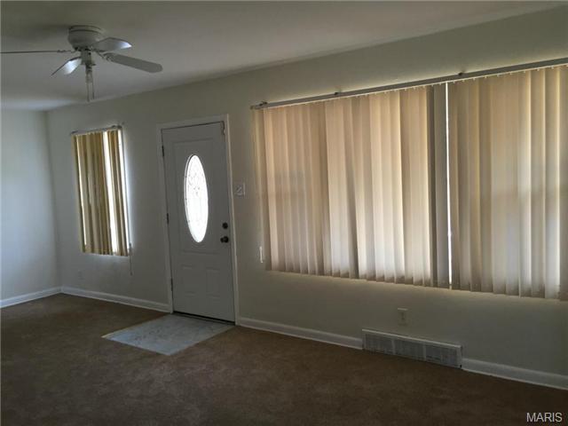 9471 Yorktown Dr, Saint Louis, MO 63137 photo 2