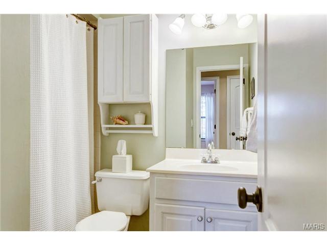 545 Rustic Valley Dr, Ballwin, MO 63021 photo 17