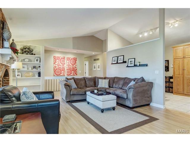 545 Rustic Valley Dr, Ballwin, MO 63021 photo 12