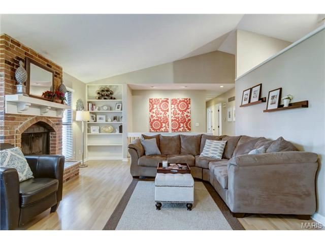 545 Rustic Valley Dr, Ballwin, MO 63021 photo 9