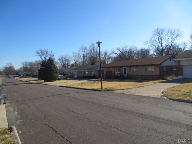 941 Lebon, Saint Louis, MO 63137 photo 2