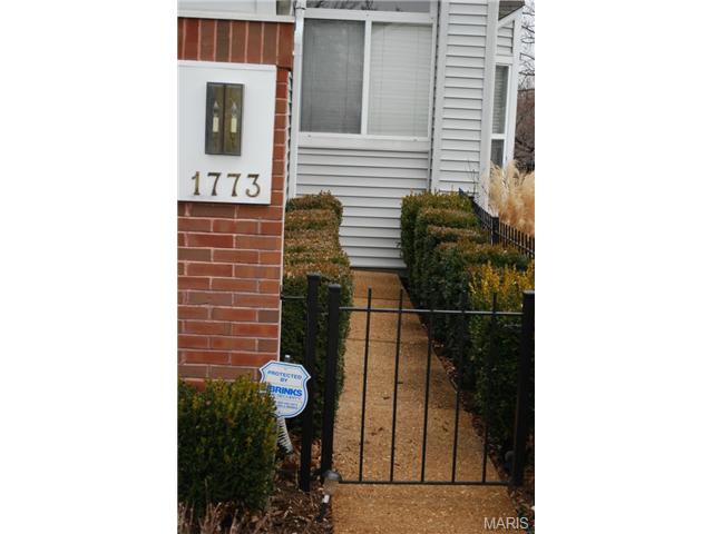 1773 Highview Circle Ct, Ballwin, MO 63021 photo 2