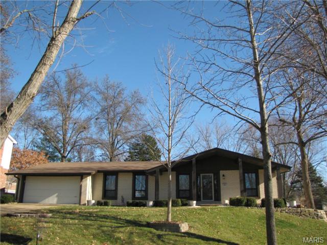 11 Cool Mdws, Ballwin, MO 63011 photo 2