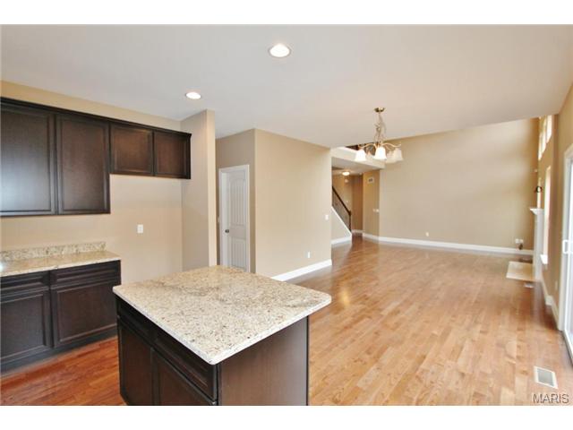 427 Hillington Dr, Eureka, MO 63025 photo 8