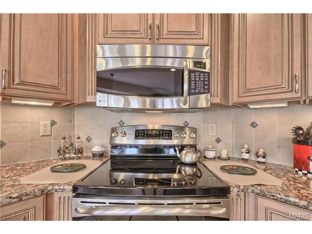 651 Fox Hill Estates Dr, Ballwin, MO 63021 photo 9