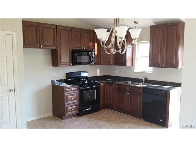 149 E Towerwood Dr, O'fallon, MO 63366 photo 2