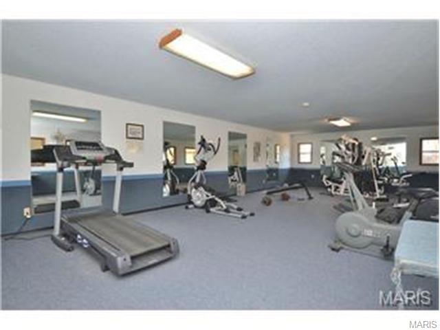 2061 Avignon, Saint Charles, MO 63303 photo 36