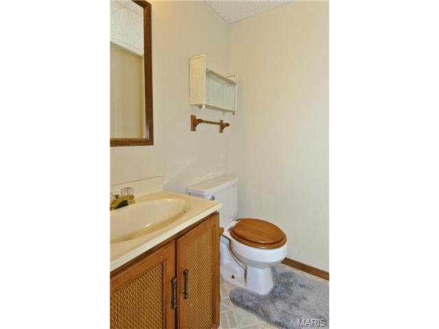 2061 Avignon, Saint Charles, MO 63303 photo 27
