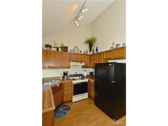 2061 Avignon, Saint Charles, MO 63303 photo 14