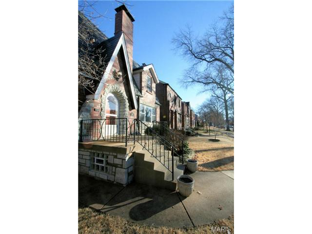 6341 Devonshire Ave, Saint Louis, MO 63109 photo 3
