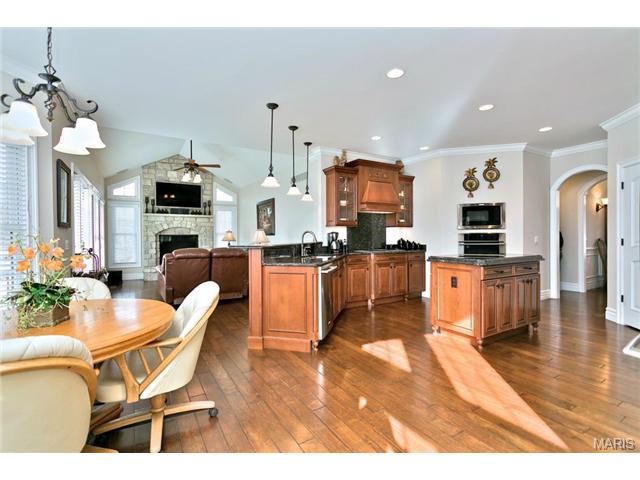 1025 Stonecastle Dr, O'fallon, MO 63366 photo 12