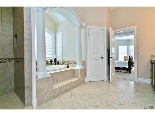 1025 Stonecastle Dr, O'fallon, MO 63366 photo 21