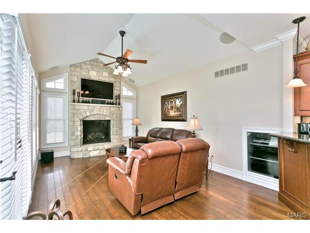 1025 Stonecastle Dr, O'fallon, MO 63366 photo 18