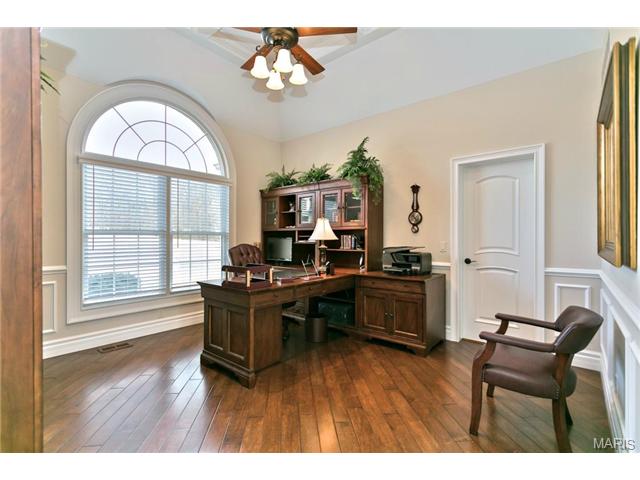 1025 Stonecastle Dr, O'fallon, MO 63366 photo 8