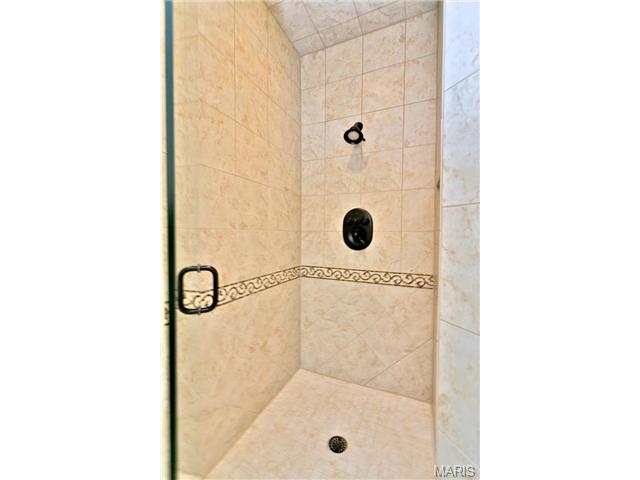 1025 Stonecastle Dr, O'fallon, MO 63366 photo 22