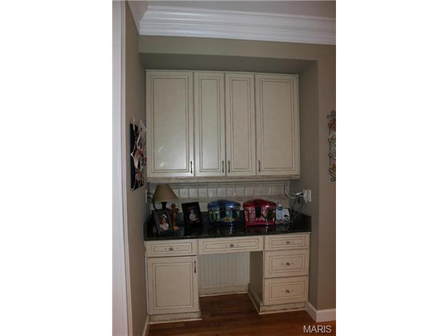 208 Pointe Lucerne Ct, Ballwin, MO 63011 photo 9