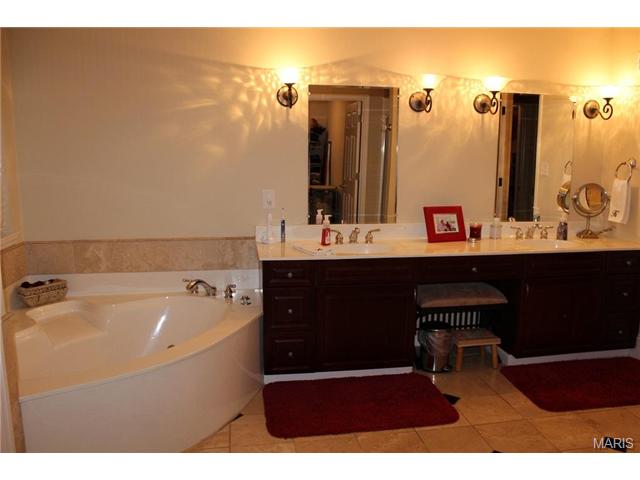 208 Pointe Lucerne Ct, Ballwin, MO 63011 photo 23