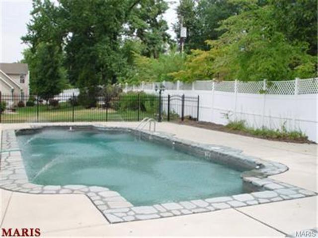 208 Pointe Lucerne Ct, Ballwin, MO 63011 photo 32