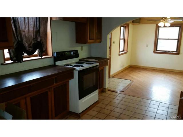 384 Crest Dr, Ballwin, MO 63021 photo 3