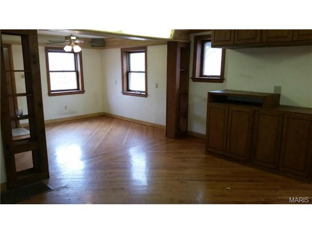 384 Crest Dr, Ballwin, MO 63021 photo 4