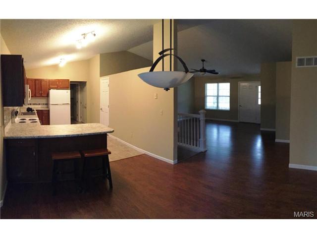 203 Birmingham Dr, O'fallon, MO 63366 photo 3
