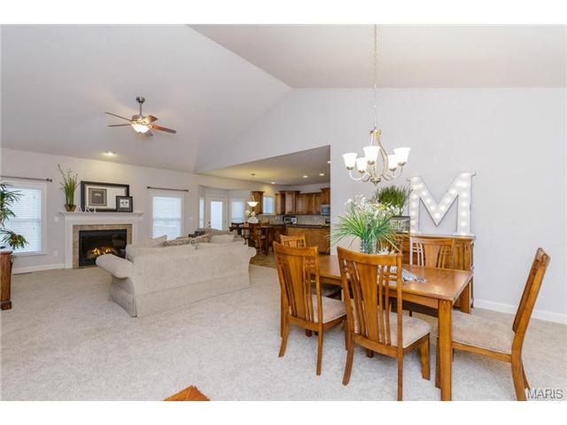 910 Bullpen Dr, O'fallon, MO 63366 photo 2