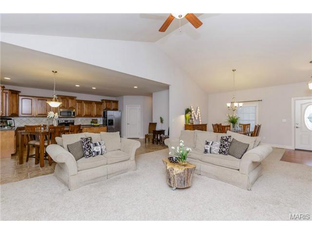 910 Bullpen Dr, O'fallon, MO 63366 photo 3