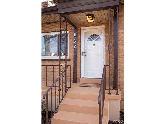 6744 Devonshire Ave, Saint Louis, MO 63109 photo 2