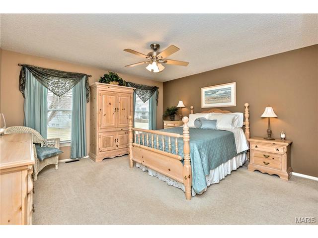 1926 Royal Heir Dr, O'fallon, MO 63366 photo 12