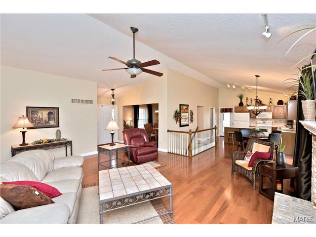1926 Royal Heir Dr, O'fallon, MO 63366 photo 6