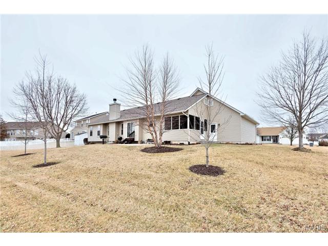 1926 Royal Heir Dr, O'fallon, MO 63366 photo 25