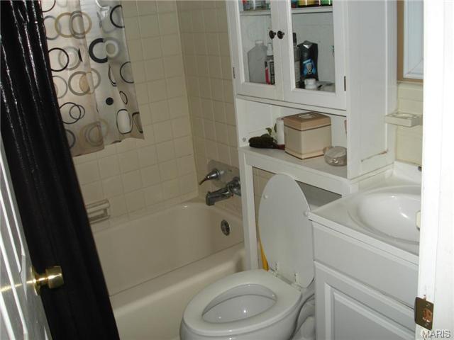 1109 Kilgore Dr, Saint Louis, MO 63137 photo 9
