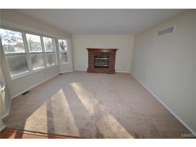 1338 Apple Valley Dr, O'fallon, MO 63366 photo 4