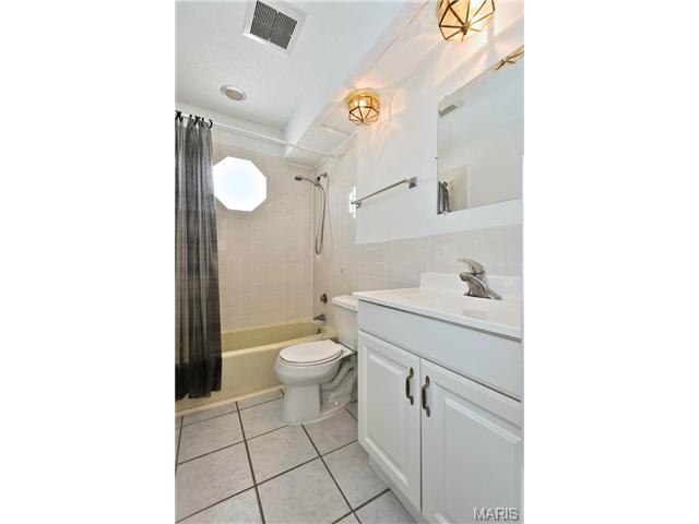 11 Nicolet Dr, Ballwin, MO 63011 photo 18