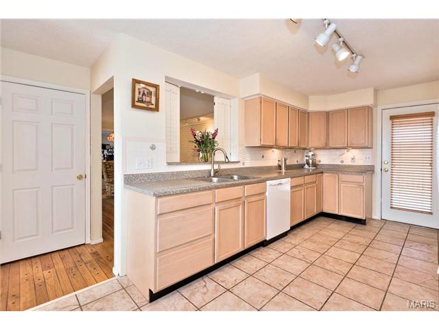 11 Nicolet Dr, Ballwin, MO 63011 photo 5