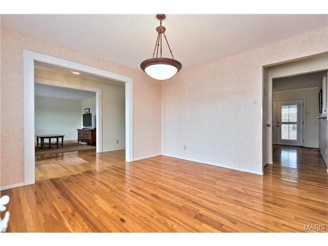11 Nicolet Dr, Ballwin, MO 63011 photo 3