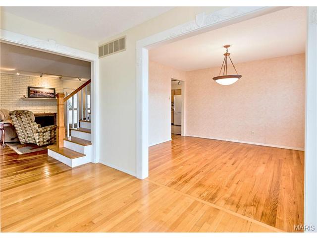 11 Nicolet Dr, Ballwin, MO 63011 photo 2