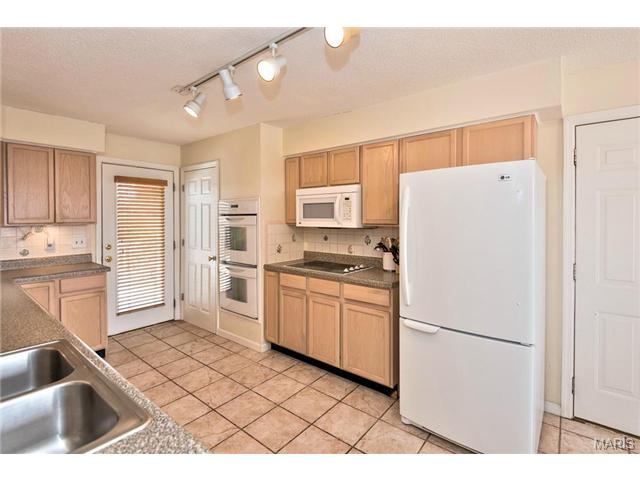 11 Nicolet Dr, Ballwin, MO 63011 photo 7