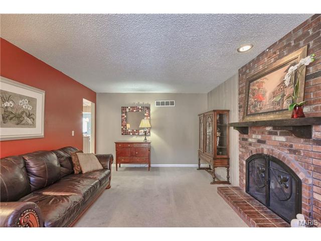 1280 Mautenne Dr, Ballwin, MO 63021 photo 5