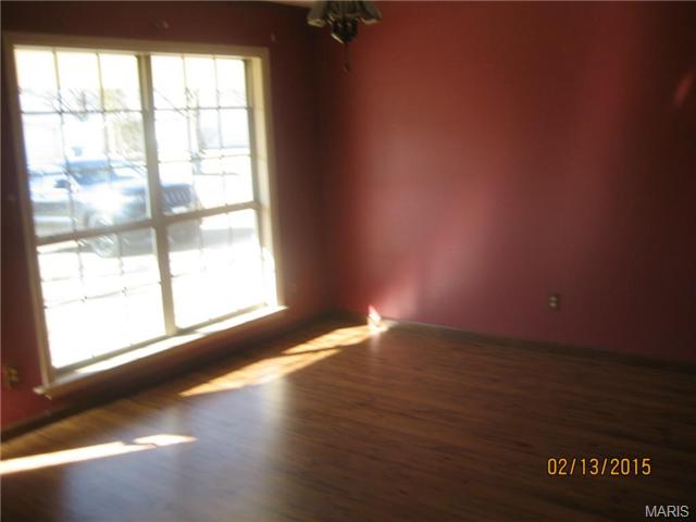 404 Saint Matthew Ave, O'fallon, MO 63366 photo 2