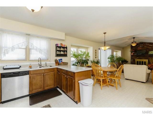 910 Gervas, Ballwin, MO 63021 photo 6