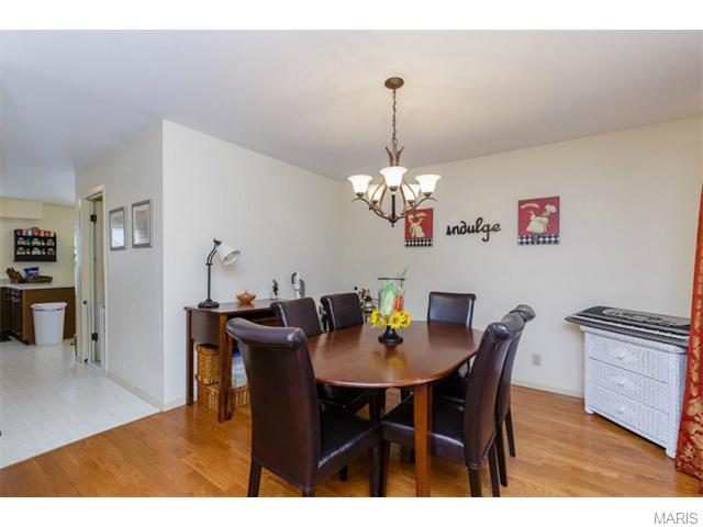 910 Gervas, Ballwin, MO 63021 photo 3