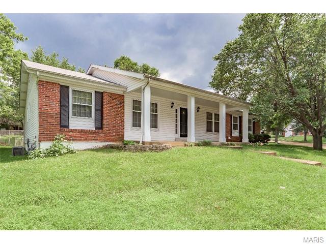 910 Gervas, Ballwin, MO 63021 photo 1