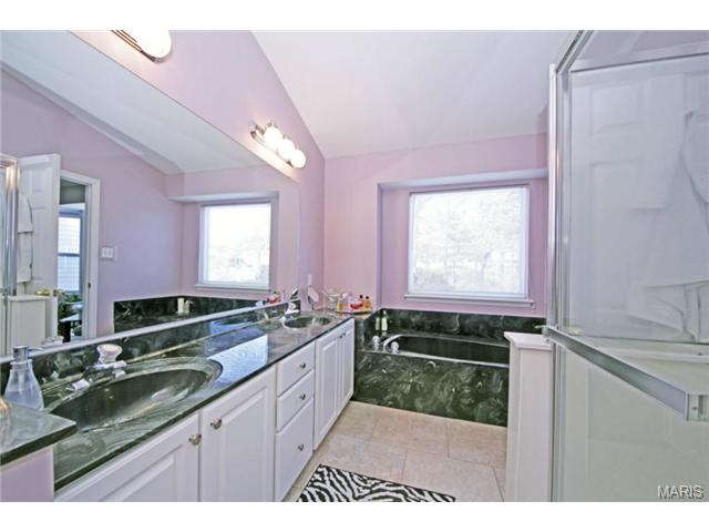 407 Valley Mnr, Ballwin, MO 63021 photo 16